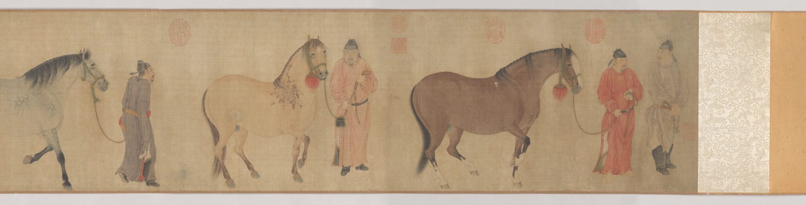 任仁发三骏图卷画心主体三马四圉官,白青斑马浅黄马深棕神骏列队行进步伐,元代画马铁线描高清