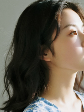 AI清新治愈电脑桌面壁纸 | 靛蓝碎花裙灵动鲜活女生8K超高清无水印套图