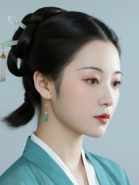 AI国风美人电脑桌面壁纸 | 青碧唐制圆领袍飒爽女子8K超高清无水印套图