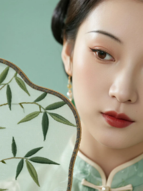 AI优雅旗袍电脑桌面壁纸 | 竹子旗袍气节高雅8K超高清无水印套图